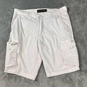 Men’s white cargo shorts size 34